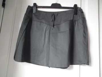 jupe short gris pour femme. XXL/48 (Quecha Decathlon)