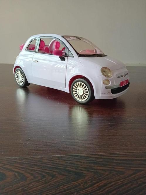 Roulez avec style avec la voiture Fiat Barbie blanche !, Enfants & Bébés, Jouets | Poupées, Utilisé, Barbie, Enlèvement