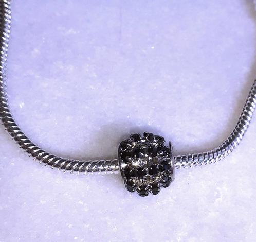 Bedel Charm voor bedelarmband zwarte diamantjes, Bijoux, Sacs & Beauté, Bracelets à breloques, Neuf, Autres marques, Verre ou Cristal