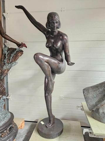 Bronzen naakte dame Art-Deco stijl,  ruime keuze tuinbeelden