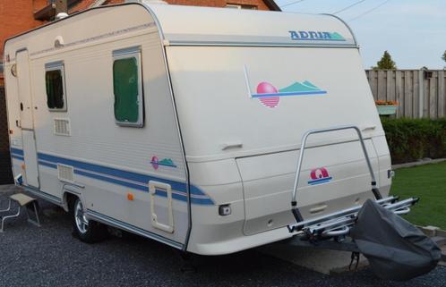 Caravan Adria 432 PX in prachtstaat VERKOCHT!!!, Caravanes & Camping, Caravanes, Particulier, jusqu'à 4, 1000 - 1250 kg, Siège de train
