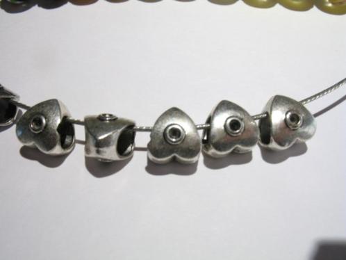 Tibetaans zilveren bedel: hartje, Bijoux, Sacs & Beauté, Bracelets à breloques, Neuf, Autres marques, Autres matériaux, 4 bracelets à breloques ou plus