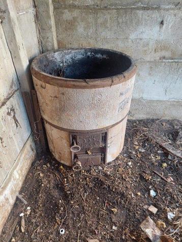 antiek vetsmelt kuip van beenhouwerij