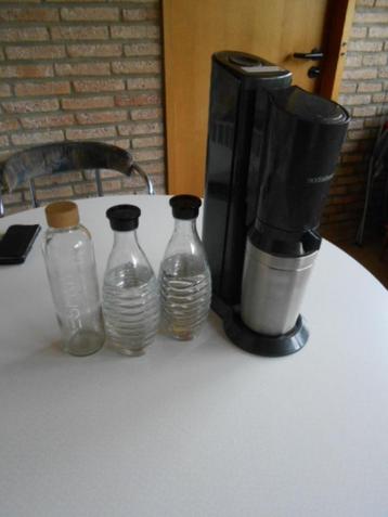 Sodastream Cystal +2 bouteilles en verre et bouteille de gaz