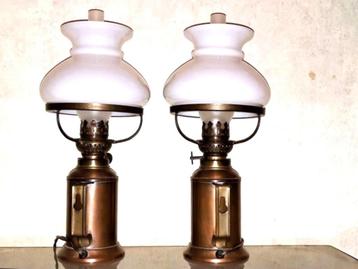 Mooie oude set van 2 koperen olie lampen/wand lampen