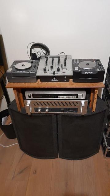 DJ-set met CD/USB-spelers, mengpaneel, versterker en boxen