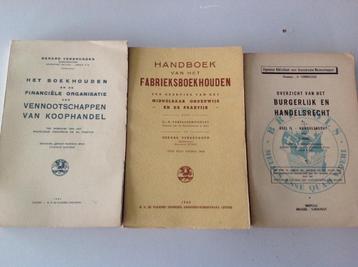 3 oude studieboeken aan 3 euro per stuk