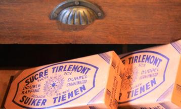 2 sachets de SUCRE TIRLEMONT 1940 contenant 1 kilo de sucre