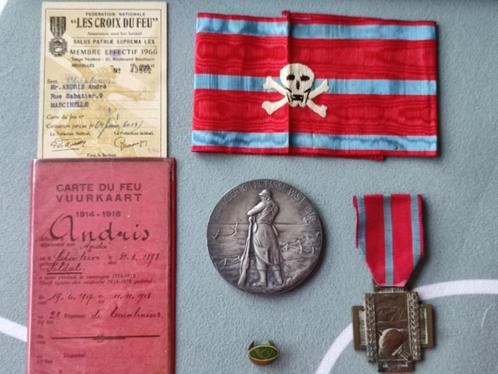 Set medailles en notitieboekje oorlog 14-18 The Crosses of F, Postzegels en Munten, Penningen en Medailles, Brons, Ophalen