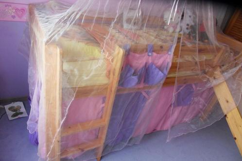 A vendre lit cabane+toboggan en pin massif, Enfants & Bébés, Chambre d'enfant | Lits, Comme neuf, 180 cm ou plus, 85 à 100 cm