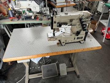 Industriële naaimachine coverlock interlock tricot global