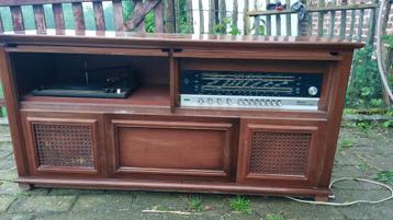 Gratis vintage radiomeubel + lp speler. Niet werkend