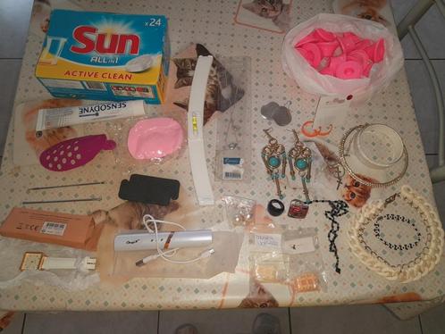 Lot bijoux et divers, Bijoux, Sacs & Beauté, Beauté | Cosmétiques & Maquillage, Neuf, Accessoires, Enlèvement ou Envoi