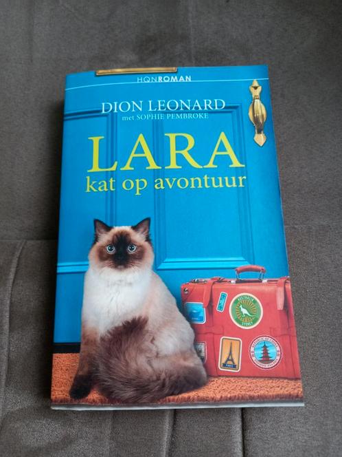 Dion Leonard - Lara kat op avontuur (pocket), Livres, Romans, Comme neuf, Reste du monde, Enlèvement ou Envoi