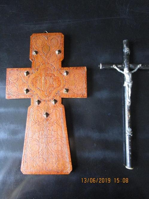 Croix en bois avec 9 clous, Antiquités & Art, Antiquités | Objets religieux, Enlèvement