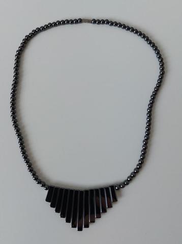 2 colliers fantaisie de perles noires