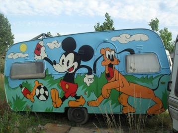 Avez-vous une caravane ennuyeuse, de style graffiti ?