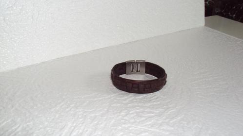 bracelet tresser brun foncer marque fossil etat neuf, Bijoux, Sacs & Beauté, Bracelets, Neuf, Cuir, Brun, Enlèvement ou Envoi