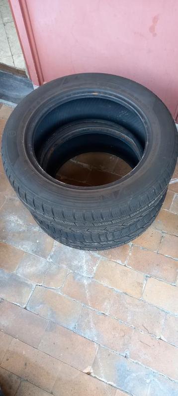 2 pneus d'hiver 215/55 R16