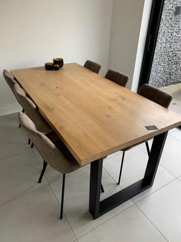 Houten eettafel (200cm) met metalen onderstel