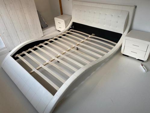Lit Sumoya Cuir artificiel blanc 160x200 + tables de chevet, Maison & Meubles, Chambre à coucher | Lits, Utilisé, Deux personnes