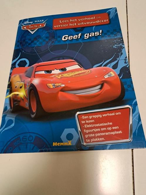 Lees-en stickerboek Disney-Pixar cars 5jaar+, Livres, Livres pour enfants | 4 ans et plus, Comme neuf, Enlèvement ou Envoi