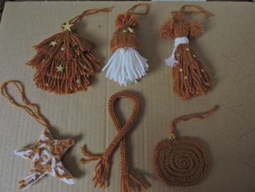 Lot van 6stuks zelf gemaakte ornamenten kerst van wol, hobby