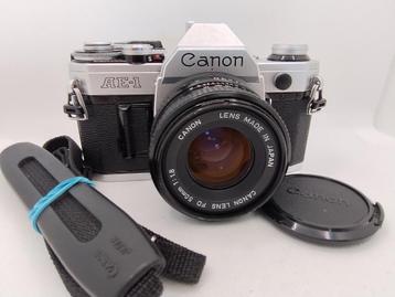 Appareil photo Canon AE-1 avec objectif Canon 50 mm FD f/1.8