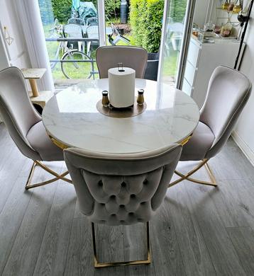 Salle à manger table marbre gold avec 4 chaises capitonné