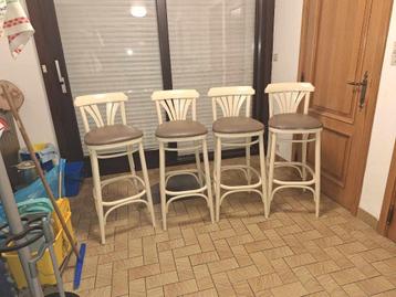 4 chaises de bar très anciennes à vendre !