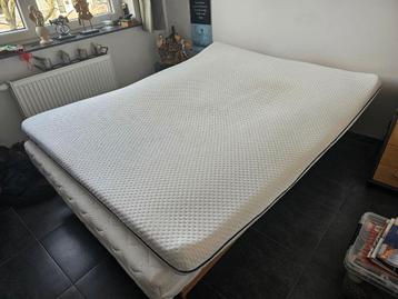 Gratis bed met 2 matrassen en lattenbodem (goede staat)!!!