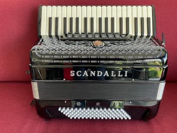 Z.g.a.n. italiaanse Scandalli accordeon . 4 korig . Piccolo 