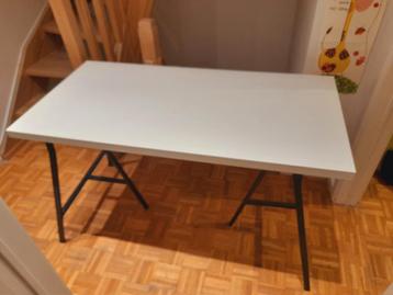 Bureau/table avec tréteaux Ikea