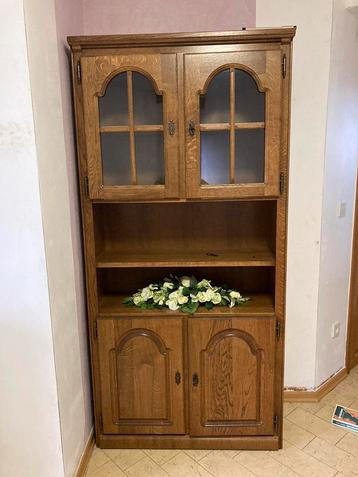 Armoire en chêne avec portes vitrées 