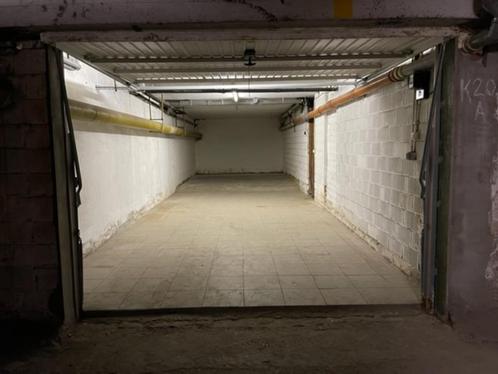 Deurne, dubbele garagebox -1 met licht en elektr te huur, Immo, Garages & Places de parking, Province d'Anvers