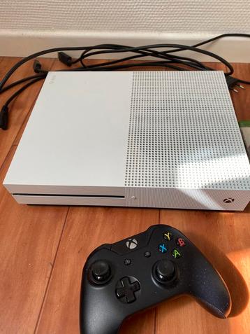 Xbox one s, 1 Tb + 3 jeux 