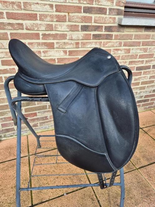 Selle dressage New Wintec Isabell 17, Animaux & Accessoires, Chevaux & Poneys | Brides & Harnachement, Utilisé, Dressage, Enlèvement ou Envoi