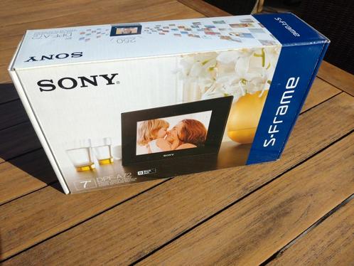 Sony DPFA72B digitale fotolijst, TV, Hi-fi & Vidéo, Photo | Cadres photos numériques, Utilisé, Plus petit que 8 pouces, Moins de 1 GB