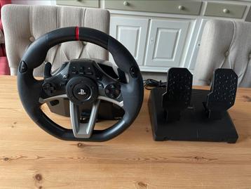 Playstation Pro + Racestuur en 2 bakjes en 4 races games