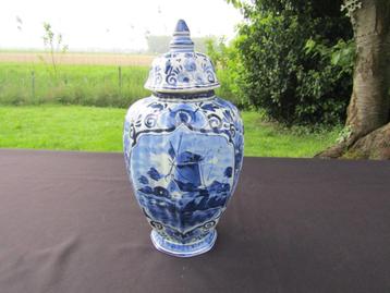 Vase bleu de Delft avec couvercle