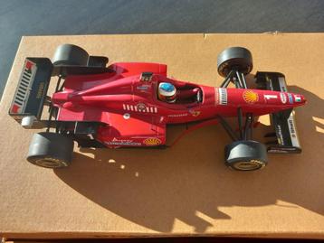 Minichamps modelauto Formule 1 1:18 - Ferrari F310 1996