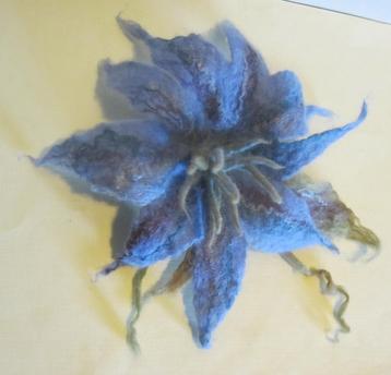 Fleur en feutre faite main : laine d'alpaga, soie (17)