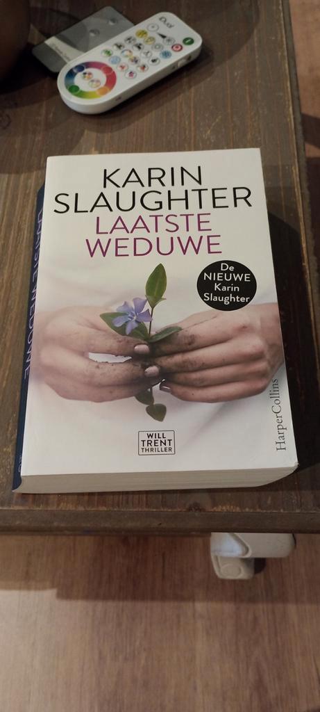 Karin Slaughter - Laatste weduwe, Livres, Thrillers, Comme neuf, Enlèvement ou Envoi
