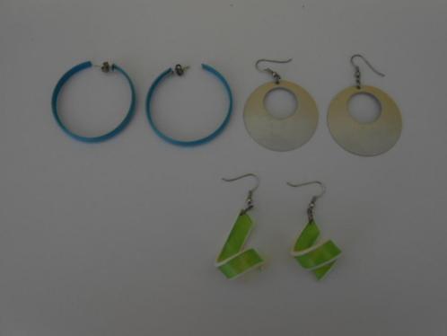3 paar oorbellen samen 1 euro (hangers), Bijoux, Sacs & Beauté, Boucles d'oreilles, Utilisé, Pendantes, Autres matériaux, Bleu