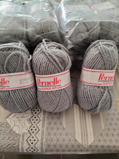 Pelote de laine Pernelle super hit (gris clair 15 pelotes)., Hobby & Loisirs créatifs, Tricot & Crochet, Comme neuf, Enlèvement ou Envoi