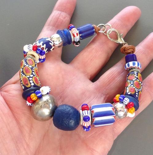 Bracelet femme sur cuir perles de troc bleu Dogon anciennes, Bijoux, Sacs & Beauté, Bracelets, Neuf, Cuir, Bleu, Avec bracelets à breloques ou perles