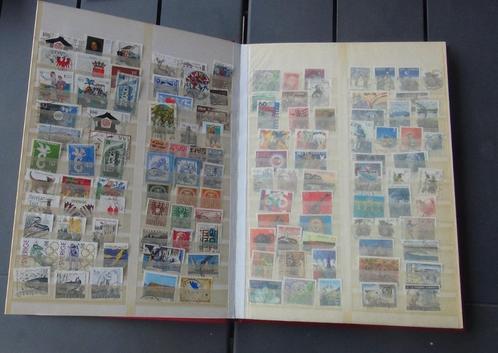 Album de timbres A4 (32) différents pays, Timbres & Monnaies, Timbres | Albums complets & Collections, Enlèvement ou Envoi