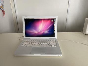 MacBook 13 Inch 2.16 GHz Intel Core 2 Duo Apple vintage