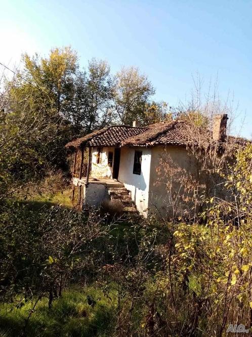 Nous vendons une vieille maison ancienne de 100 ans avec 2 é, Immo, Étranger, Europe autre, Maison d'habitation, Village