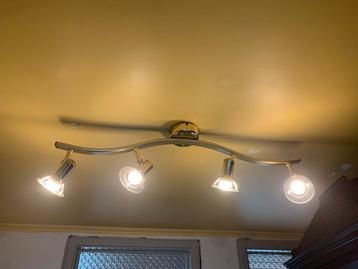 Plafond armatuur met vier led lampen